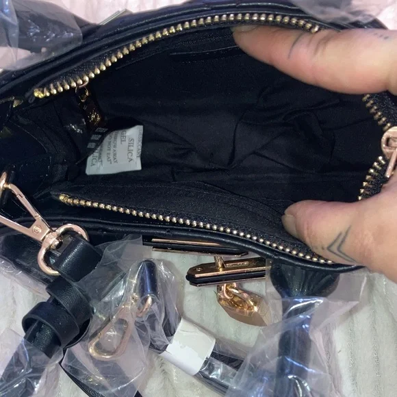 Bagley Mischka mini Elegant Black Quilted Handbag and Wallet Set
🔥NWT🔥 - Picture 4 of 5